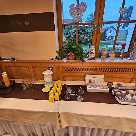 Land-Gut-Hotel Gasthof Waldschaenke Altfraunhofen Esterno foto