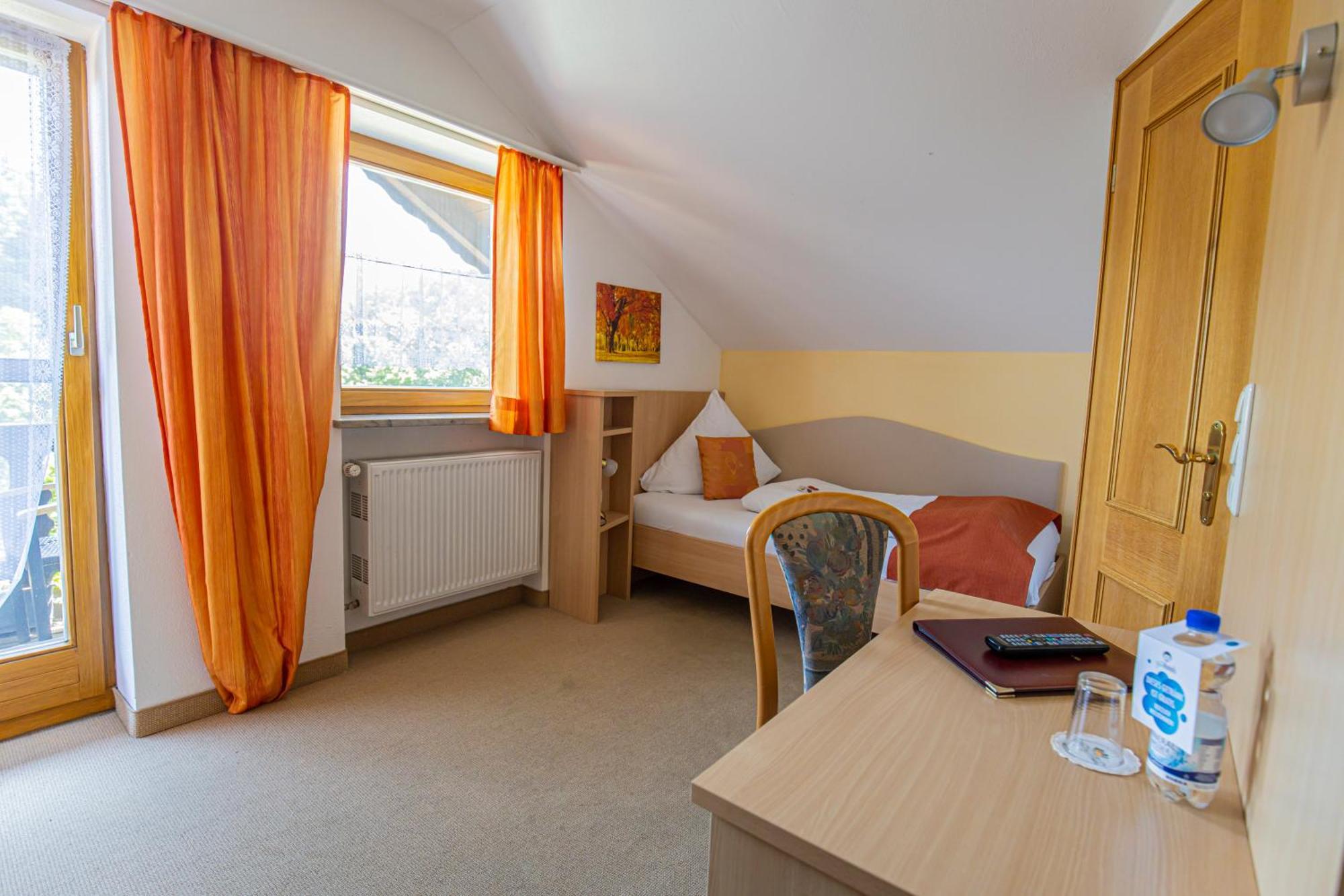 Land-Gut-Hotel Gasthof Waldschaenke Altfraunhofen Esterno foto