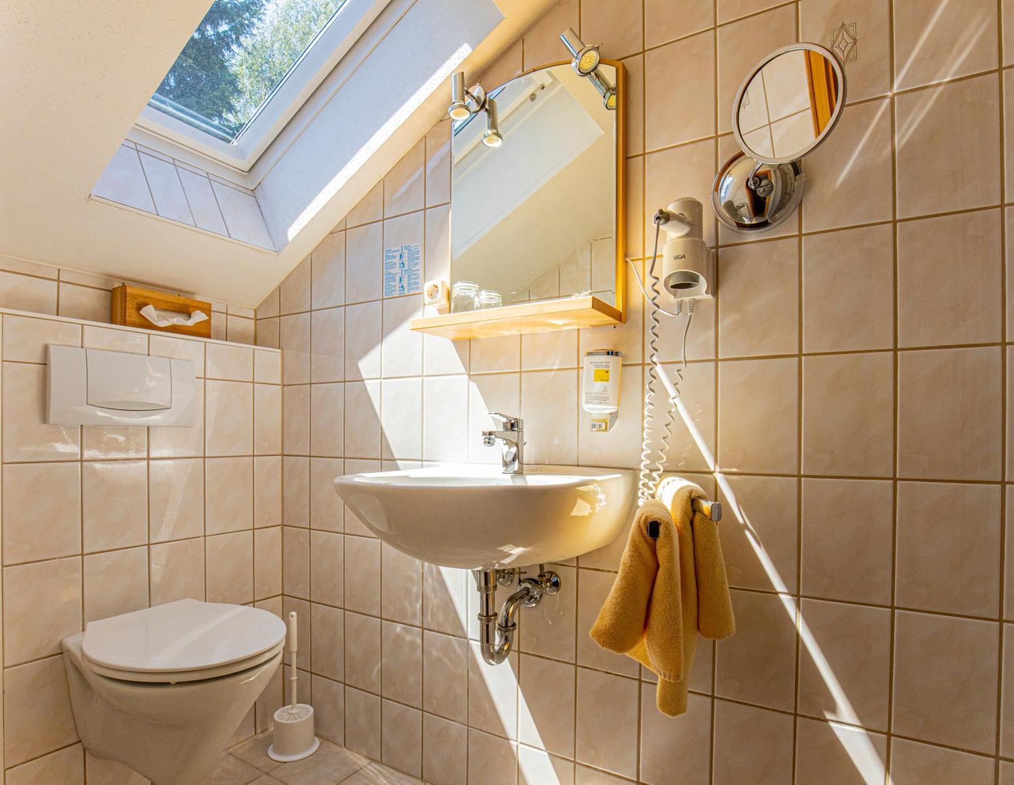 Land-Gut-Hotel Gasthof Waldschaenke Altfraunhofen Esterno foto