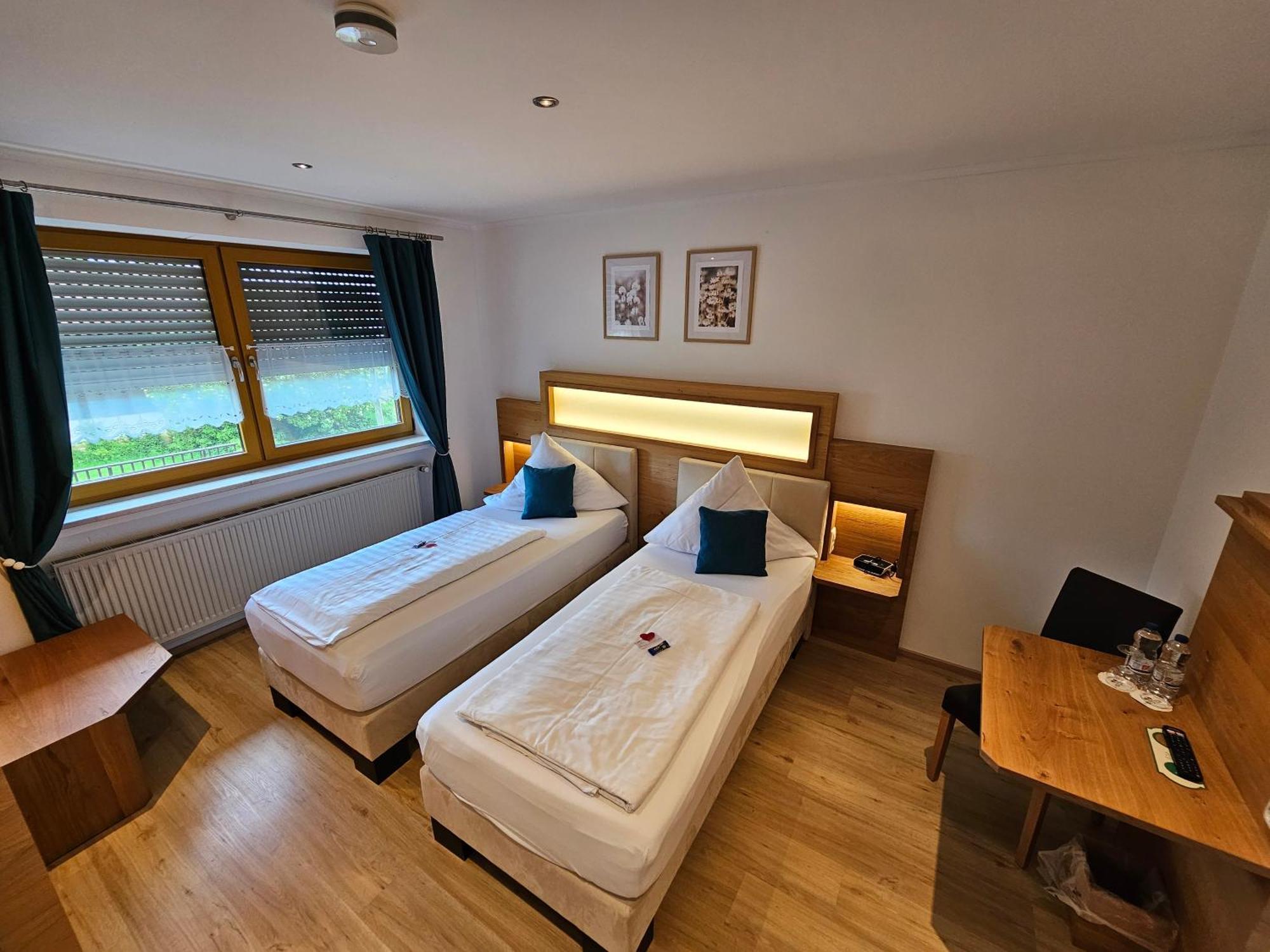 Land-Gut-Hotel Gasthof Waldschaenke Altfraunhofen Esterno foto