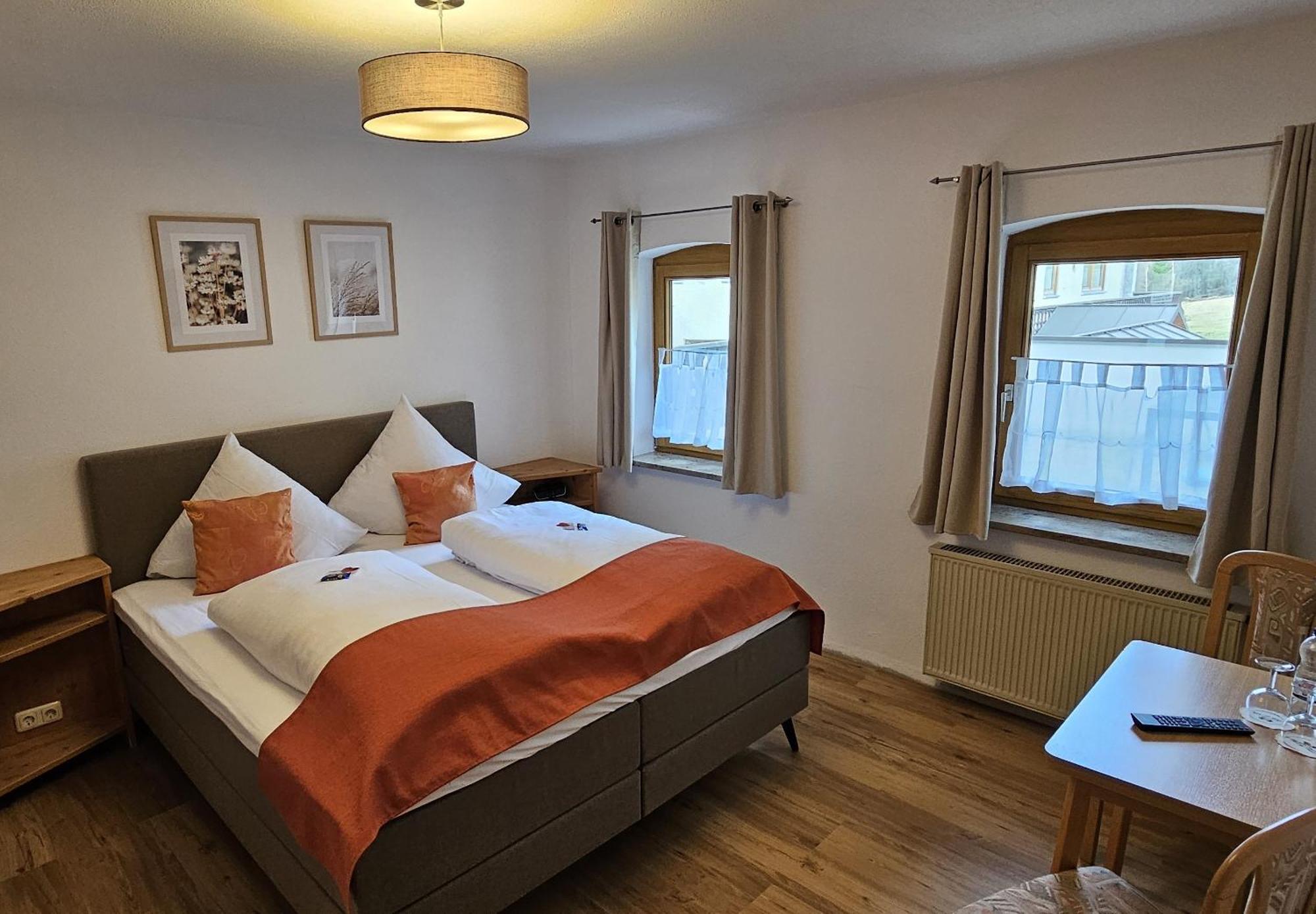 Land-Gut-Hotel Gasthof Waldschaenke Altfraunhofen Esterno foto