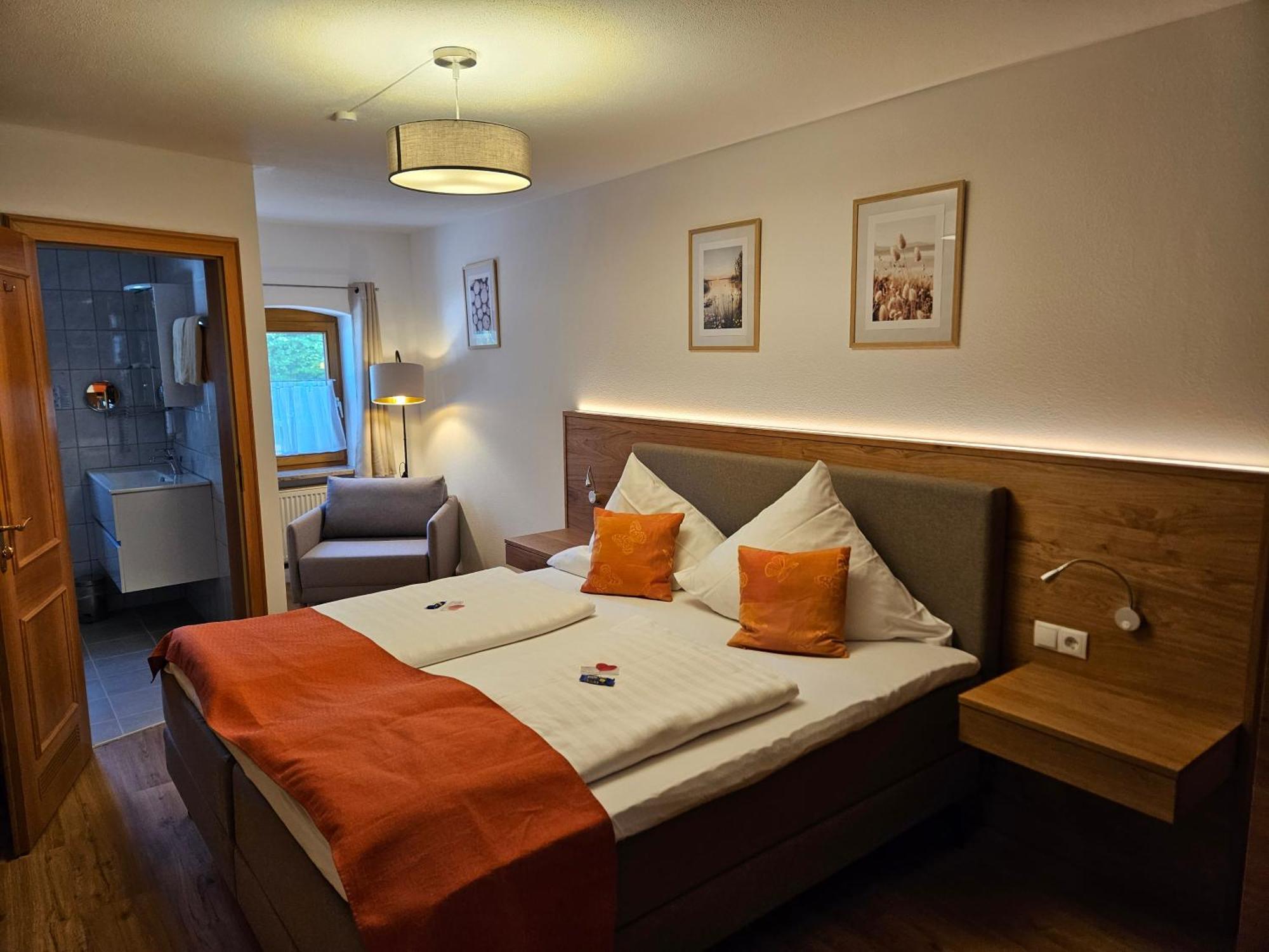 Land-Gut-Hotel Gasthof Waldschaenke Altfraunhofen Esterno foto