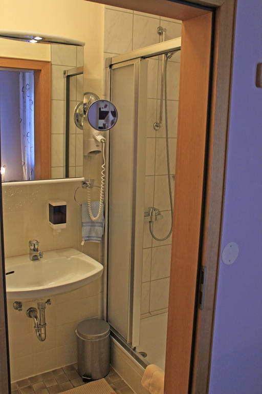 Land-Gut-Hotel Gasthof Waldschaenke Altfraunhofen Camera foto